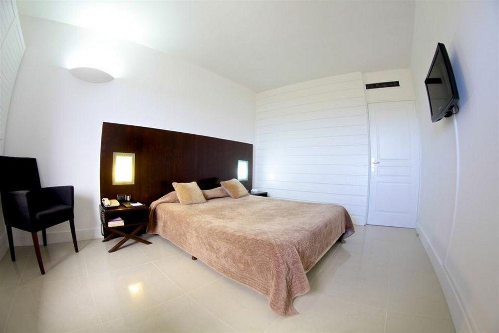 Hotel Le Saint Denis Phòng bức ảnh